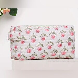 NWT FLORAL QUILTED COSMETIC BAG